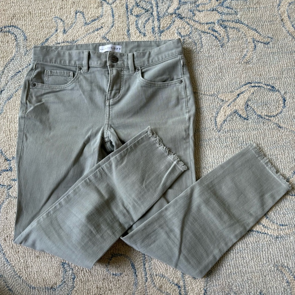LOFT Frayed Skinny Crop Jeans